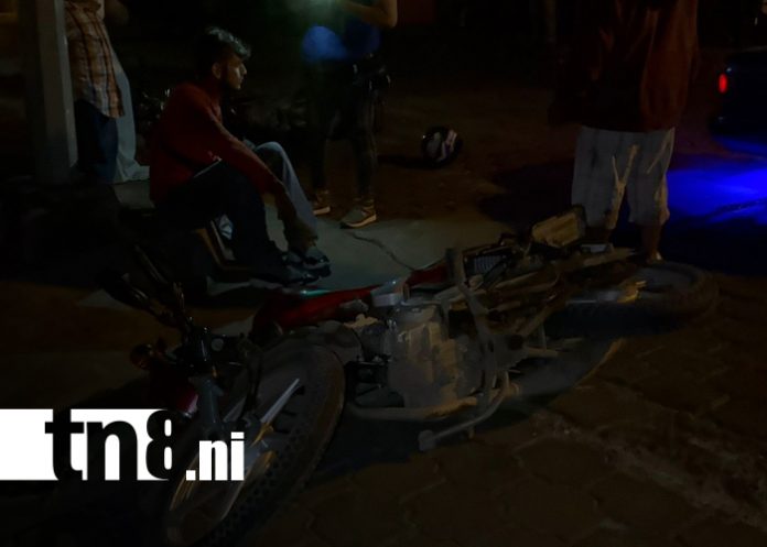 Foto: Colisión de motocicletas en Juigalpa deja tres lesionados y daños materiales/TN8