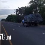 Foto: Joven muere al estrellarse contra furgón varado en la carretera Tipitapa – San Benito/TN8