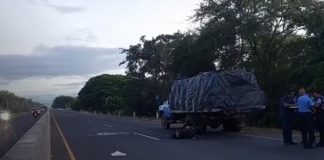 Foto: Joven muere al estrellarse contra furgón varado en la carretera Tipitapa – San Benito/TN8