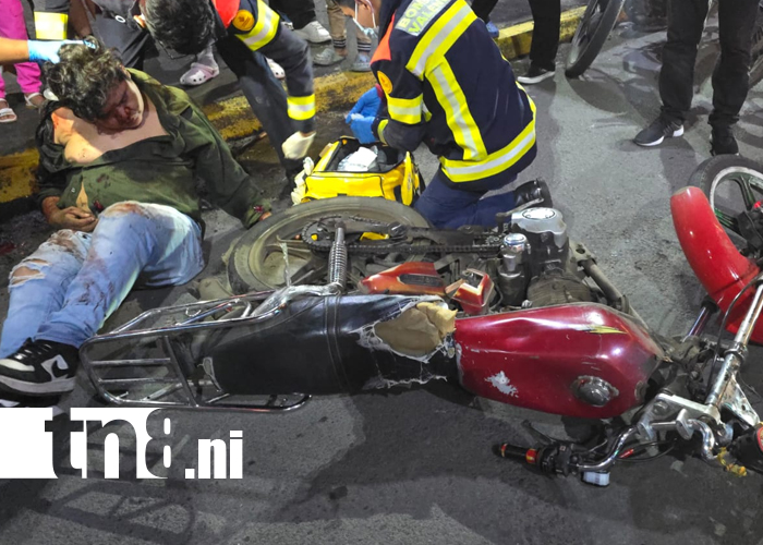 Foto: Motociclista resulta gravemente herido tras estrellarse en la Rotonda El Periodista/TN8