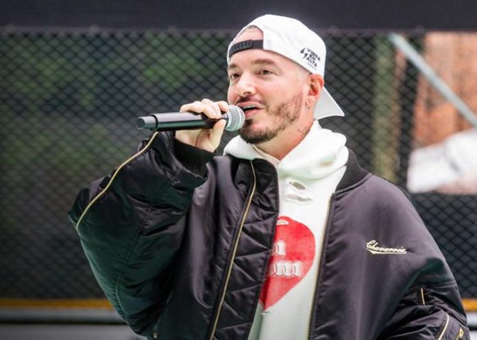 Foto: J Balvin disfrutando tacos en la CDMX antes del Flow Fest 2025 /Cortesía