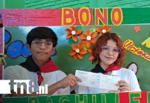 Con mucha alegría, bachilleres de Jinotepe reciben bono presidencial Foto: Jinotepe recibe bono presidencial /TN8