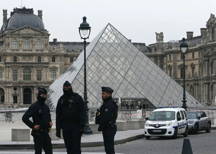 Foto: Cuatro sospechosos más caen por el golpe al Louvre/Cortesía