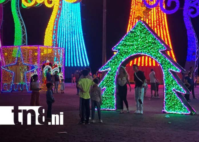 Foto: Comienza la magia navideña en Plaza La Fe con juegos y diversión para toda la familia/TN8