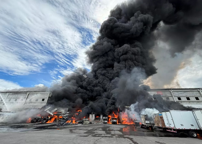 Foto: Incendio en almacén fiscal de Costa Rica /Cortesía
