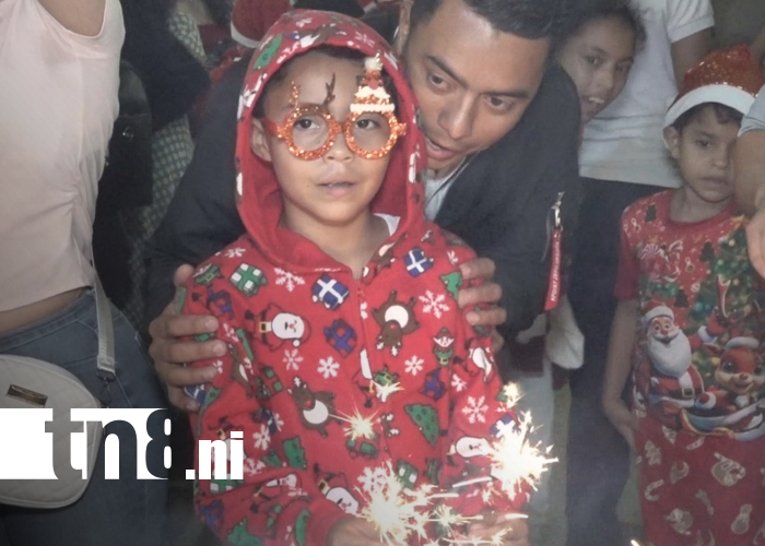Foto: la ciudad se ilumina con el espíritu de la Navidad/TN8