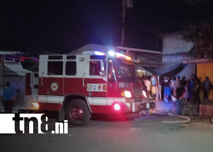 Foto: Incendio en Ciudad Sandino destruye cuatro tramos del Mercadito/TN8
