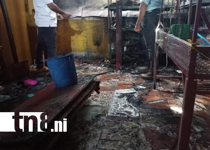 Foto: Fuego consume negocios en Ciudad Sandino / TN8