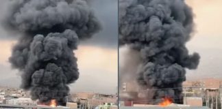 Foto: Voraz incendio consume una fábrica en Perú /Cortesía