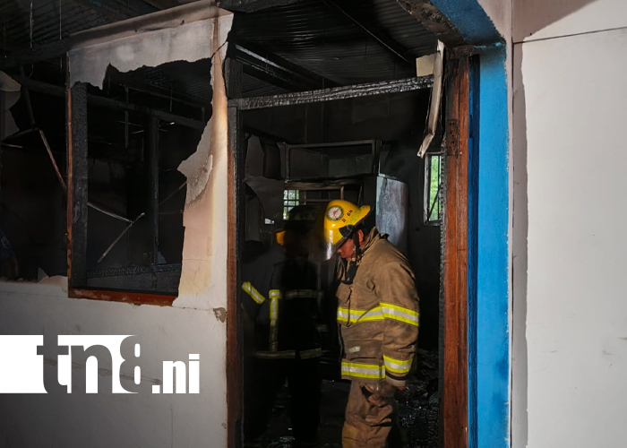 Foto: Salvan farmacia de quedar en cenizas en el barrio 8 de Marzo/TN8