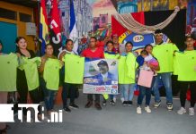 Foto: León celebra el deporte juvenil: entrega de uniformes/TN8
