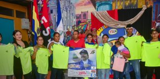 Foto: León celebra el deporte juvenil: entrega de uniformes/TN8