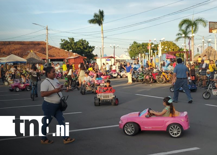 Foto: La avenida Bolívar y el puerto Salvador Allende se preparan para las fiestas de diciembre/TN8