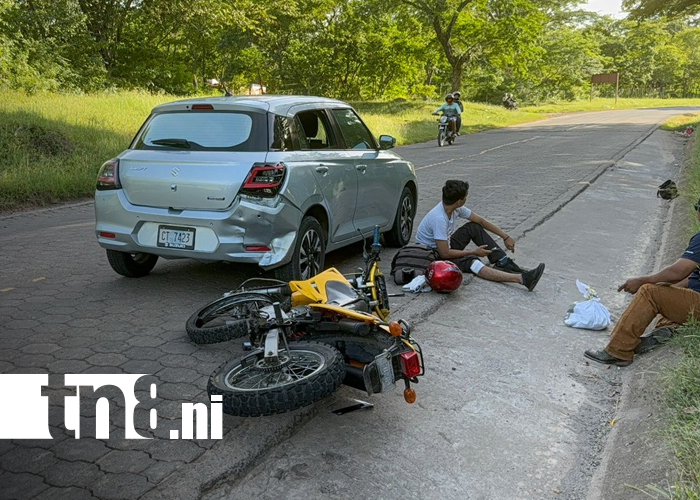 Foto: Dos motociclistas resultan heridos tras chocar contra vehículo en La Libertad – Juigalpa/TN8