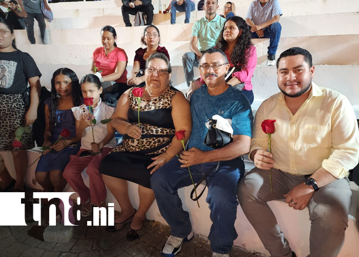 Foto: Homenajean a Marina Cárdenas “La Gordita de Oro” en su 11 aniversario de fallecida/TN8