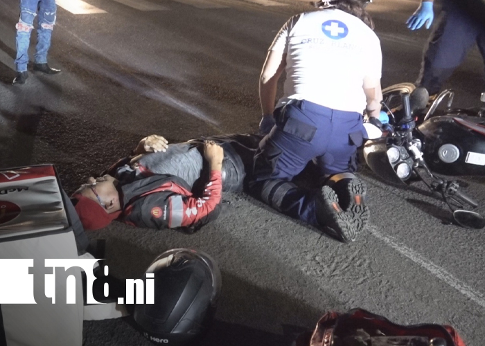Foto: motociclista lesionado tras intentar adelantar taxi en Estelí/TN8
