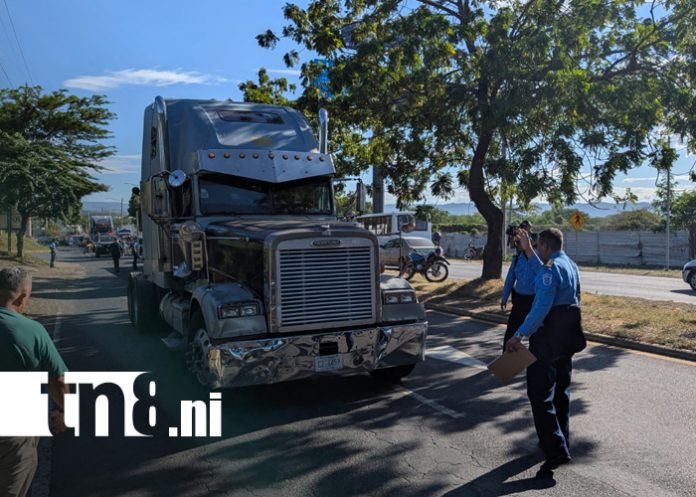 Foto: Mujer muere tras brutal impacto de furgón en Carretera Nueva a León/TN8