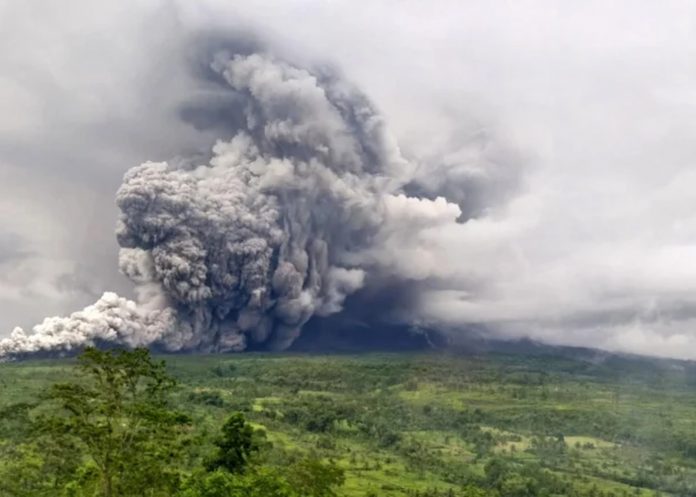 Foto: Indonesia evacúa a casi 1.000 personas /Cortesía