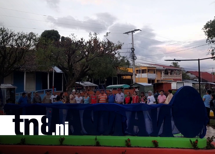 Foto: Visitantes disfrutan la nueva zona selfi en Nandaime/TN8