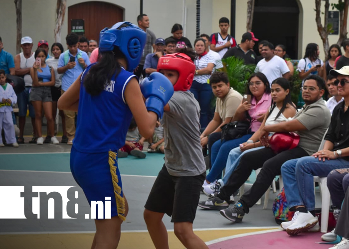 Foto: León celebra el deporte juvenil: entrega de uniformes/TN8