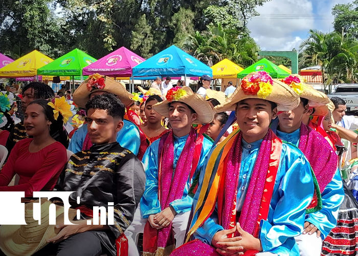 Foto: Bailes y trajes antiguos conquistan al público en Jinotepe / TN8