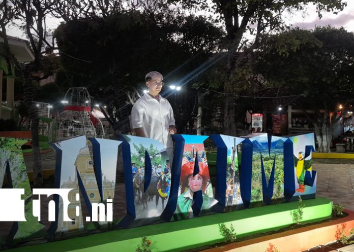 Foto: Visitantes disfrutan la nueva zona selfi en Nandaime/TN8 Foto: Visitantes disfrutan la nueva zona selfi en Nandaime/TN8