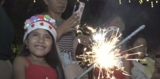 Foto: la ciudad se ilumina con el espíritu de la Navidad/TN8