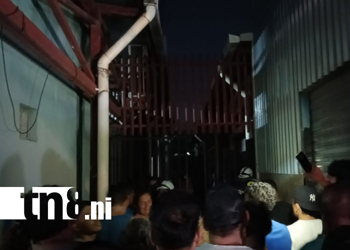 Foto: Incendio en Ciudad Sandino destruye cuatro tramos del Mercadito/TN8