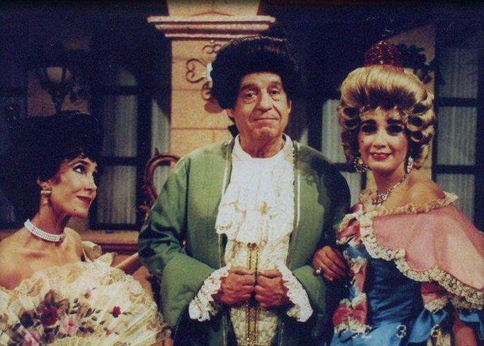 Foto: Florinda Meza rinde homenaje a la Chilindrina / Cortesía