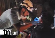 Motociclistas chocan contra vivienda en Estelí y sobreviven de milagro Foto: Accidente en Estelí pone en alerta a vecinos / TN8