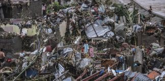 Foto: Filipinas lucha contra la fuerza destructiva de uno de sus peores tifones / Cortesía