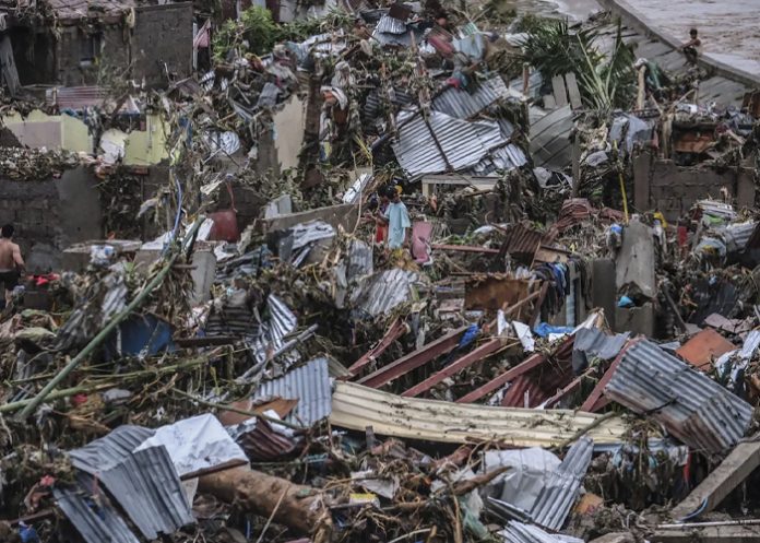 Foto: Filipinas lucha contra la fuerza destructiva de uno de sus peores tifones / Cortesía