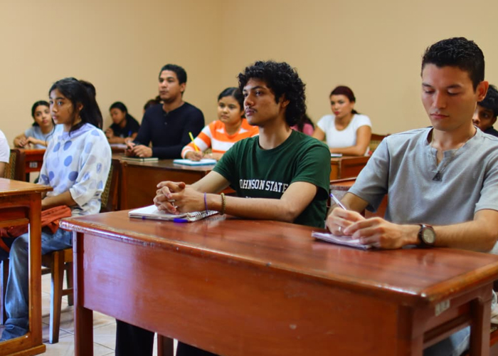 Foto: Más de 11 mil jóvenes inician clases en las Academias de Idiomas Brian Wilson/Cortesía