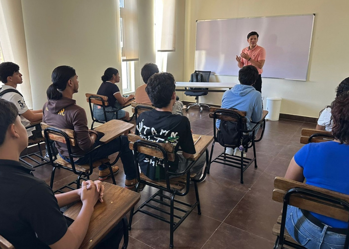Foto: Más de 11 mil jóvenes inician clases en las Academias de Idiomas Brian Wilson/Cortesía