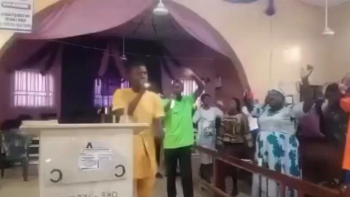 Foto:Hombres armados irrumpen en pleno culto y desatan cao/ cortesía
