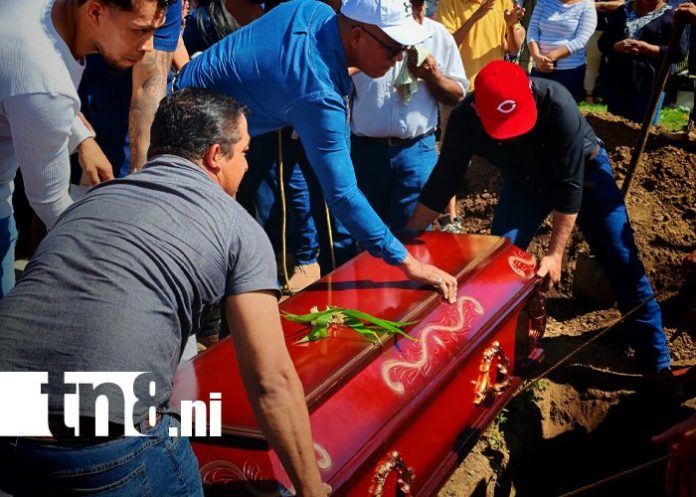 Foto: Familia destrozada exige justicia en Rivas/ TN8