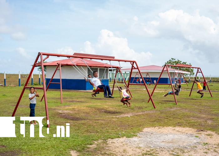 Foto: Escuela de Pahra recibe importante inversión /TN8