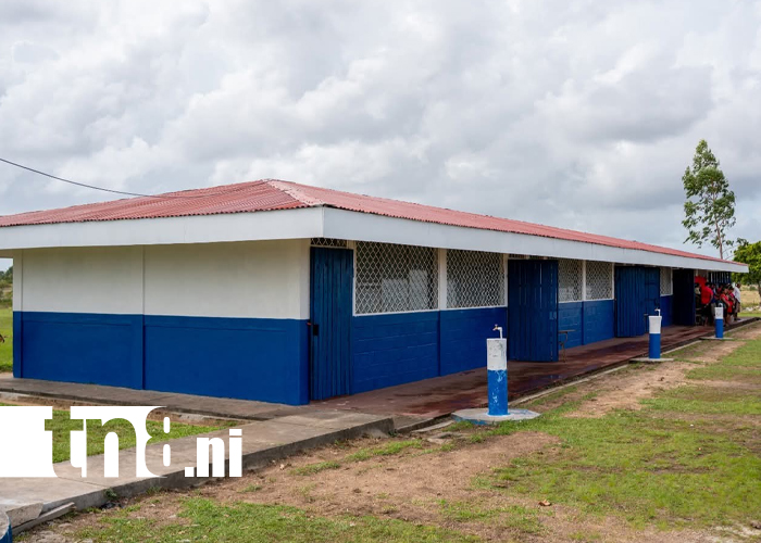 Foto: Escuela de Pahra recibe importante inversión /TN8