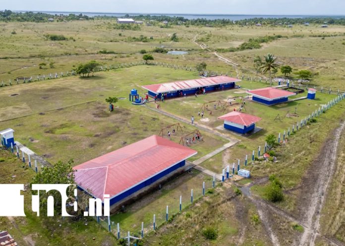 Foto: Escuela de Pahra recibe importante inversión /TN8