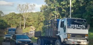 Foto: Conductor invade carril en carretera a Mulukukú / TN8
