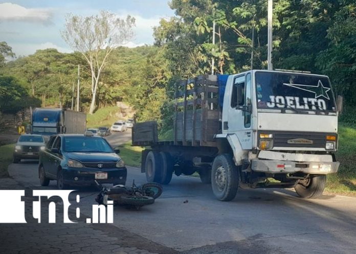 Foto: Conductor invade carril en carretera a Mulukukú / TN8