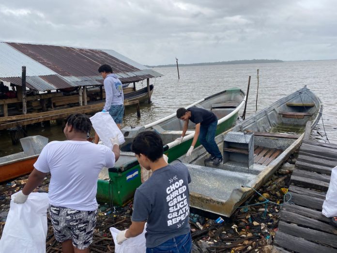 Foto: MARENA impulsa jornada de limpieza en los humedales de Bluefields para fortalecer la cultura ambiental/Cortesía