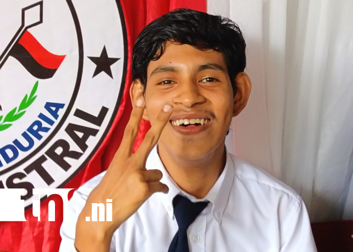 Foto: Joven con discapacidad celebra su logro educativo en Ocotal /TN8