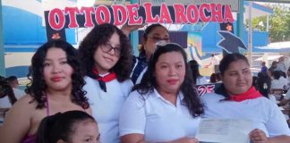 Foto: Entrega de bonos de bachiller en Managua / TN8