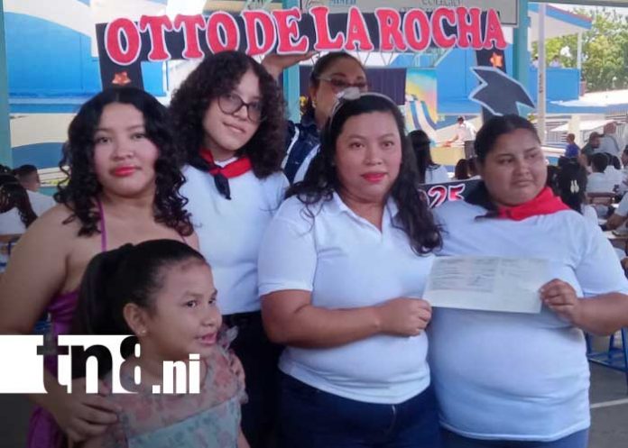 Foto: Entrega de bonos de bachiller en Managua / TN8 Foto: Entrega de bonos de bachiller en Managua / TN8