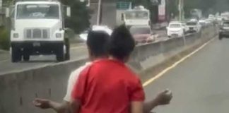 Foto: Trío de irresponsables en moto cerca de Ciudad Sandino / TN8