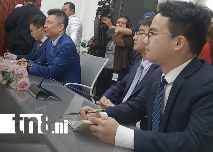 Foto: Embajador de China en Nicaragua con diputados de Nicaragua / TN8