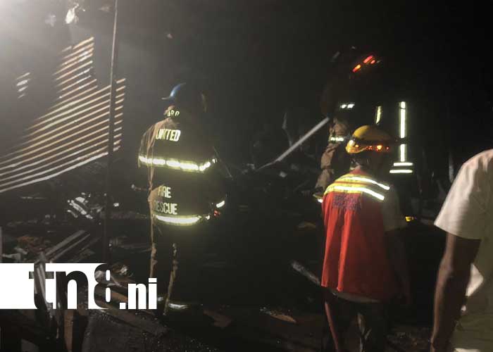 Foto: Bomberos controlan incendio en carpintería de Diriamba, Carazo / TN8