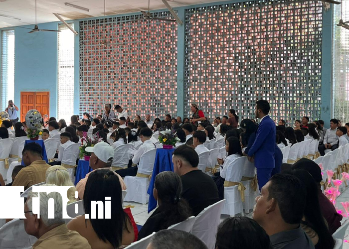 Foto: Escuela Normal Alesio Blandón celebra a sus graduados en Managua/ TN8