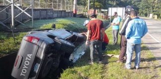 Foto: Camioneta termina dentro de una alcantarilla en Matiguás / TN8